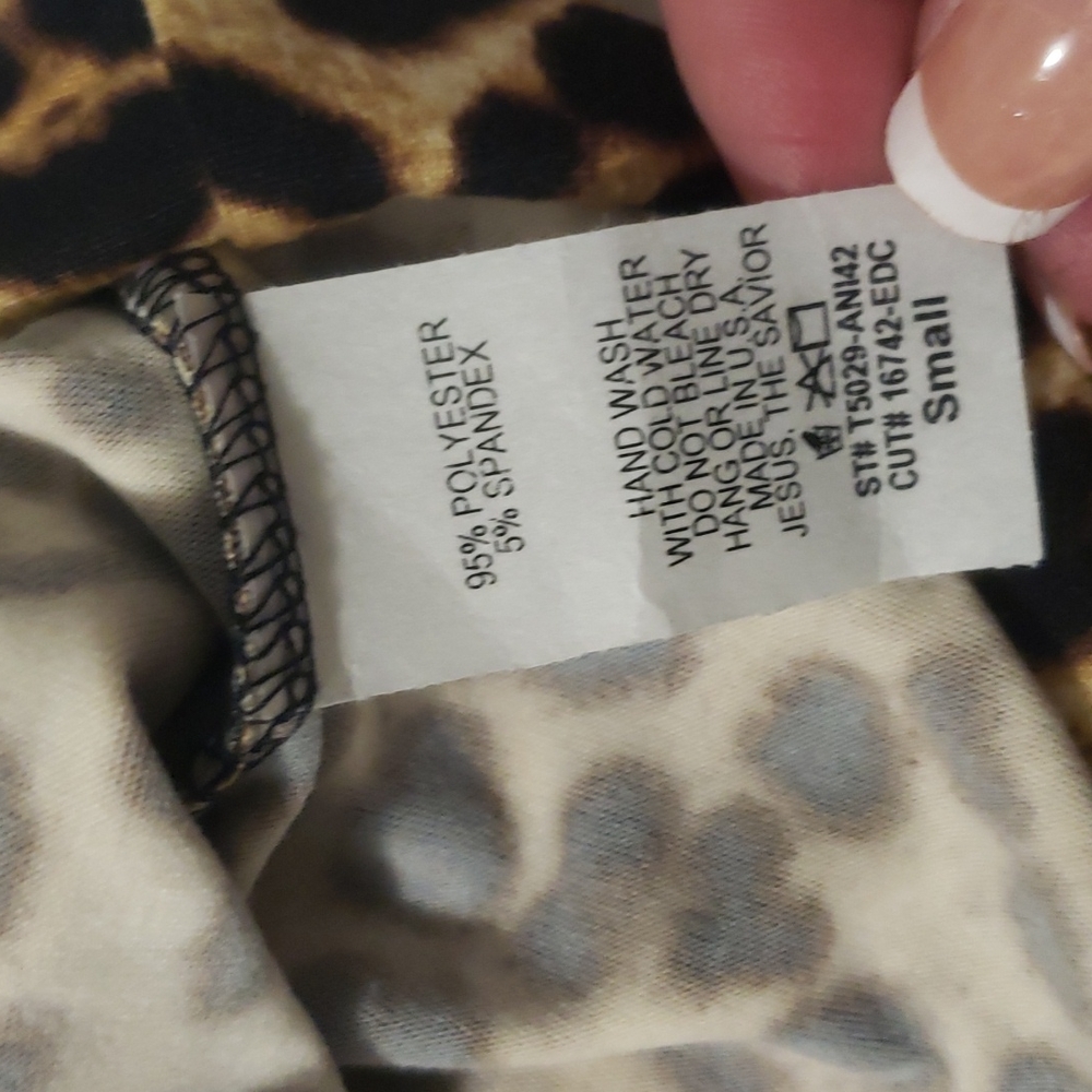🌼New boutique cozy leopard top - Picture 12 of 16